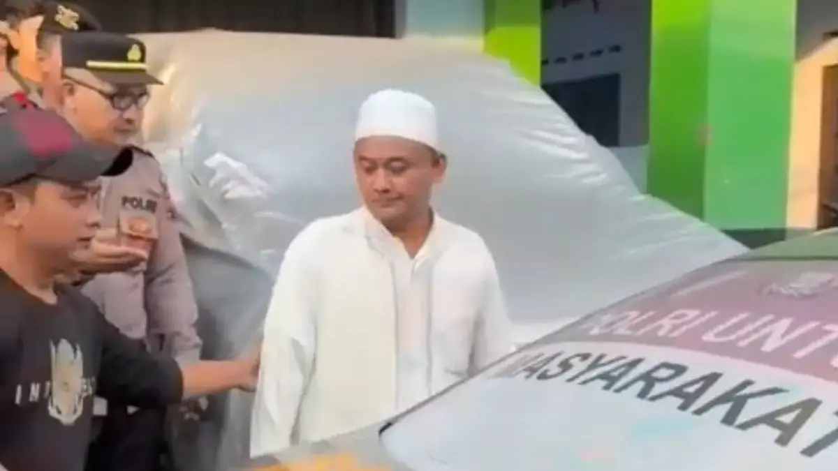 Kasus Ponpes Pekalongan dan Pati, Modus Asusila Serupa: Korban Dipijat dan Diancam AKF, Pimpinan Padepokan Padang Ati di Pekalongan saat diamankan polisi (IST)