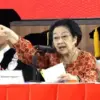 Presiden ke-5 Republik Indonesia Megawati Soekarnoputri saat memberikan sambutan dalam pengukuhan gelar Profes