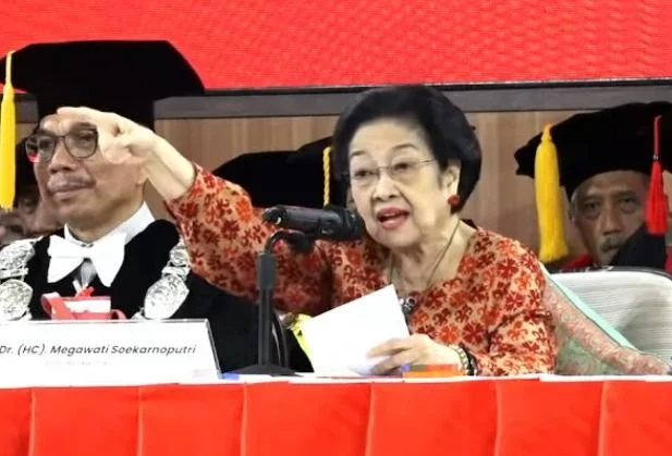 Presiden ke-5 Republik Indonesia Megawati Soekarnoputri saat memberikan sambutan dalam pengukuhan gelar Profes
