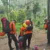 Tim SAR gabungan saat melakukan pencarian terhadap mahasiswi ITB yang hilang kontak saat mendaki Gunung Puntan