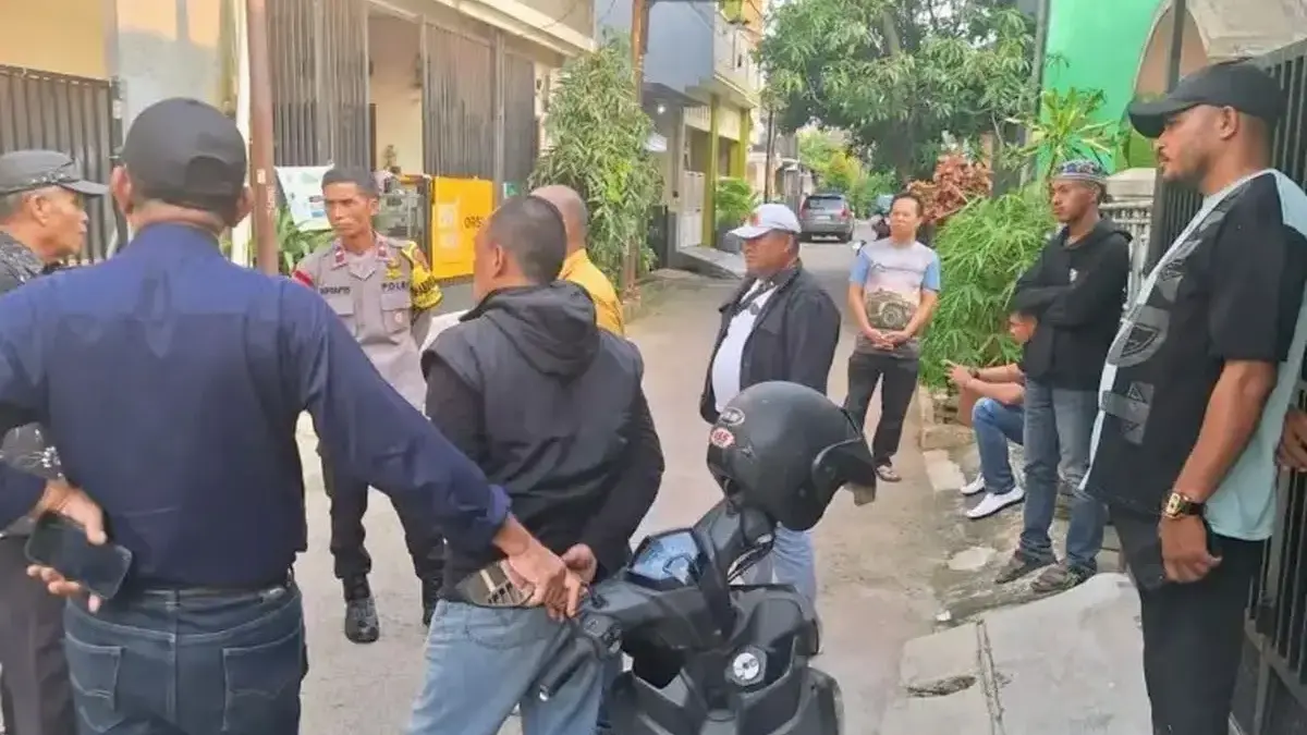 GRIB Jaya Klarifikasi Insiden Penggerudukan Rumah Penulis Ahmad Bahar Rumah penulis buku, Ahmad Bahar, yang berlokasi di kawasan Cimanggis, Depok, Jawa Barat, didatangi oleh belasa