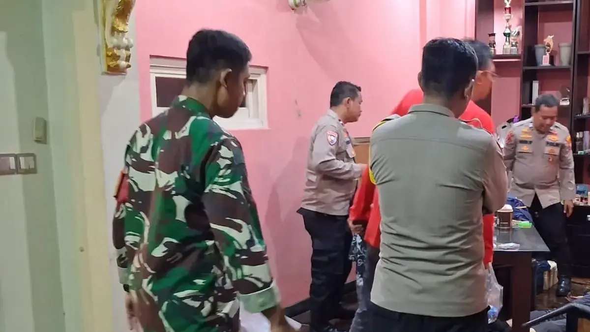 SBC (66) WNA Korea Selatan ditemukan tewas di ruang makan rumahnya di Kampung Buaran RT 04/RW 02, Desa Lambang