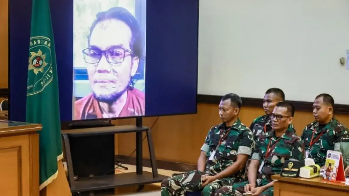Oditur tampilkan foto wajah terdakwa yang terluka akibat cipratan air keras saat siram Andrie Yunus (Antara/Dh