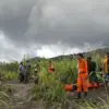 Proses evakuasi pendaki Gunung Dukono Maluku Utara. (SAR Ternate)