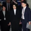 Kim Keon-hee (C), istri mantan Presiden Korea Selatan Yoon Suk-yeol, terlihat di Pengadilan Distrik Pusat Seou