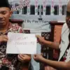Ahmad Bahar didampingi Ketua Kagama Cirebon Raya, Heru Subagia