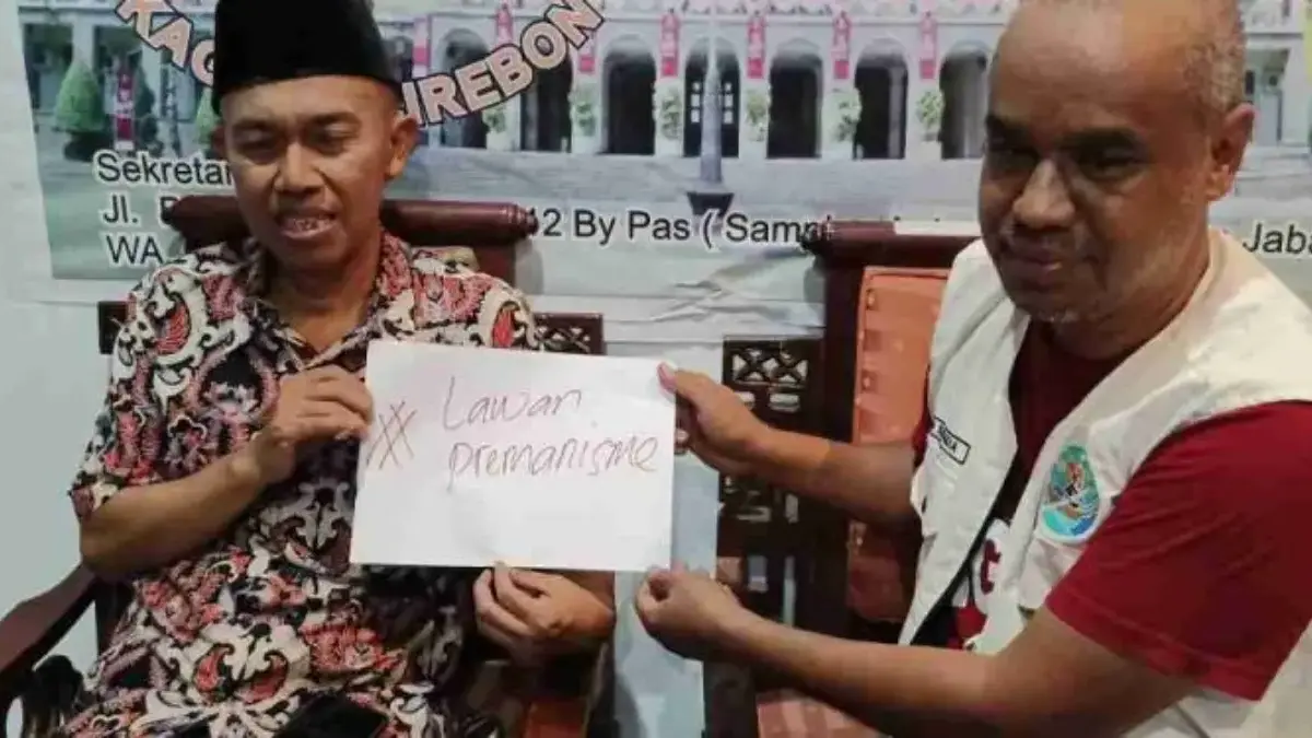 Ahmad Bahar didampingi Ketua Kagama Cirebon Raya, Heru Subagia