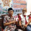 Ahmad Bahar didampingi Ketua Kagama Cirebon Raya, Heru Subagia
