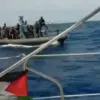 Pasukan Israel mencegat salah satu armada Global Sumud Flotila. Foto: Al Jazeera