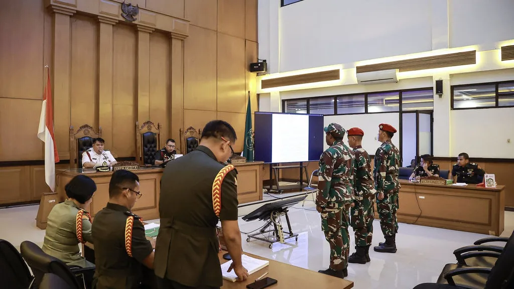 Suasana sidang perdana kasus dugaan penculikan dan pembunuhan kepala cabang (kacab) bank di Pengadilan Militer
