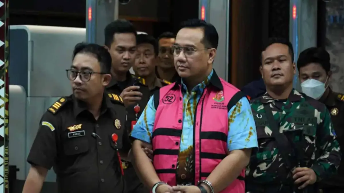 Mantan anggota Ombudsman Yeka Hendra Fatika ditetapkan tersangka kasus dugaan suap perkara putusan korupsi tat