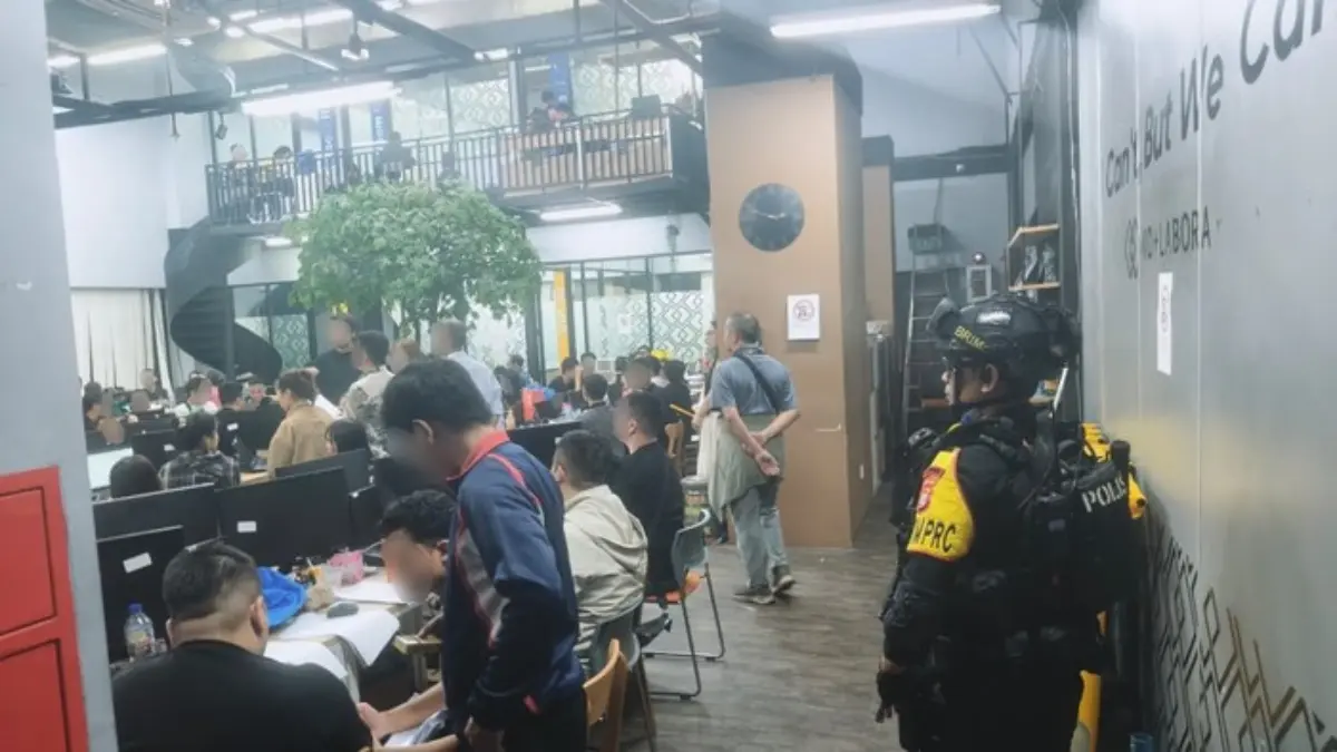 Bareskrim Polri mengamankan WNA di perkantoran kawasan Hayam Wuruk, Jakarta Barat karena terkait dugaan aktivi