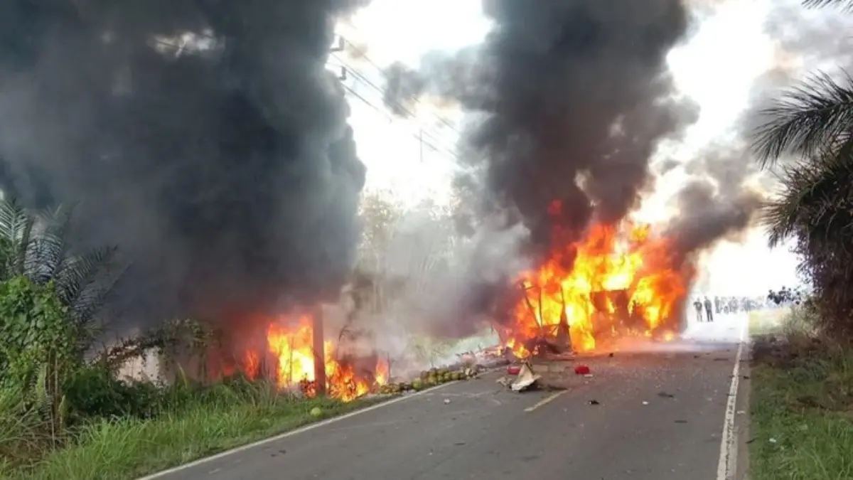 Bus Antar Lintas Sumatera (ALS) terbakar di Muratara, Sumatera Selatan. (IST)