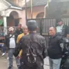 Anggota GRIB Jaya saat berada di kediaman Ahmad Bahar di wilayah Cimanggis