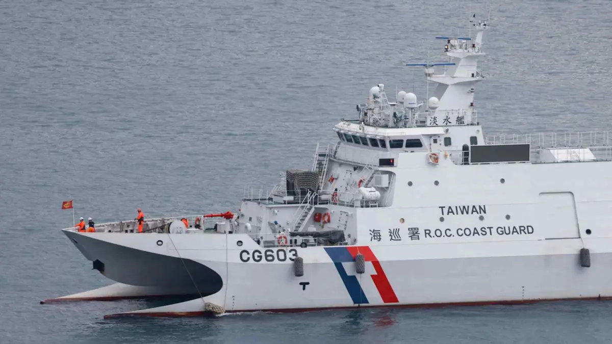 Momen Menegangkan di Laut China Selatan: Kapal Taiwan dan China Saling Adang, Eskalasi Baru Dimulai? Sebuah kapal patroli Penjaga Pantai Taiwan bergerak di dekat Keelung pada bulan Desember. Kapal-kapal dari Tai