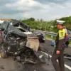 Mobil yang ditumpangi anggota DPR RI kecelakaan di Tol Paspro tewaskan 2 penumpangnya. (IST)