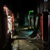 Foto hasil rekayasa digital menyisipkan penampakan pocong yang membuat heboh warga Kabupaten Bekasi, Jawa Bara