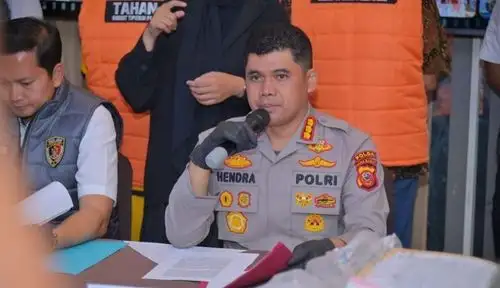 Kabid Humas Polda Jabar Kombes Pol Hendra Rochmawan saat memberikan keterangan di Kota Bandung, Jawa Barat, Sa