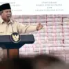 Presiden RI Prabowo Subianto saat memberikan sambutan di acara penyerahan uang ke kas negara di Kantor Kejagun