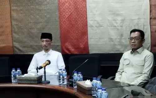 Anggota DPRD Jember Ahmad Syahri As Sidiqi bersama Ketua DPC Partai Gerindra Jember Ahmad Halim saat mengikuti