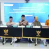 Ketua Majelis Etik Ombudsman RI, Jimly Asshiddiqie, saat konferensi pers progres pemeriksaan majelis etik duga