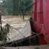 Kondisi jembatan putus saat banjir di Muratara. (Dok. BPBD Sumsel)
