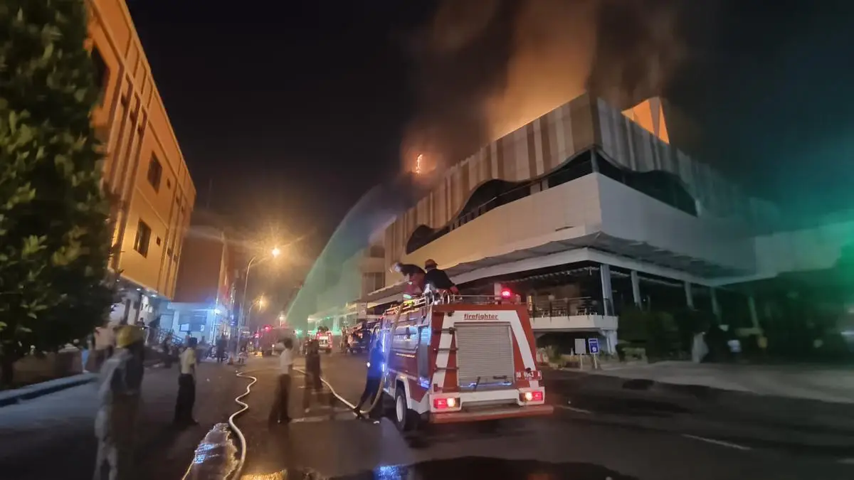 Kebakaran Mega Mall, Manado, Sulawesi Utara, Sabtu (17/5/2026). Dok. Damkar Manado