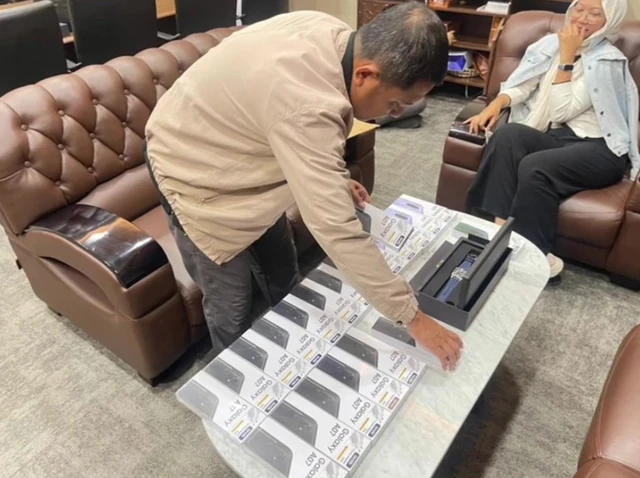 Sejumlah barang bukti saat penggeledahan kantor Badan Gizi Nasional, Jakarta pada Rabu (3/6/2026). (Foto: Dok.