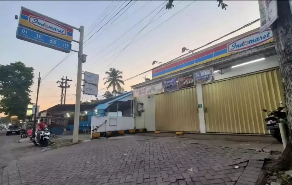 Salah satu gerai Indomaret yang tutup saat libur tanggal merah. (X/@SeekHustle)
