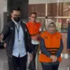Ketua Tim Pemeriksaan Badan Pemeriksa Keuangan (BPK) Perwakilan, Sumatera Selatan, Titin Rita Lestari memakai