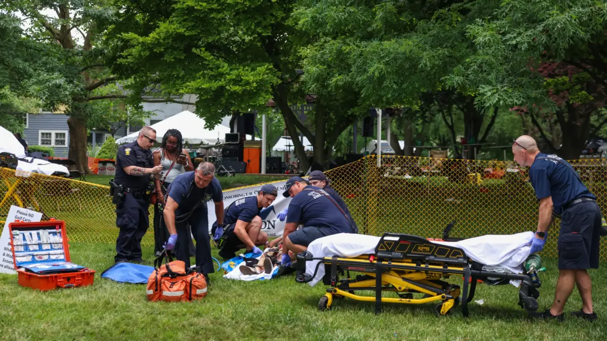 Penembakan Massal Festival Musim Panas Ohio, 12 Orang Terluka dan 2 Kritis Penembakan massal menyebabkan 12 orang terluka di Festival Old West End di Agnes Reynolds Jackson Arboretum di