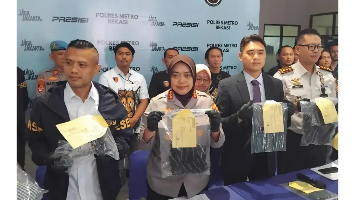 Kapolres Metro Bekasi Komisaris Besar Pol. Sumarni merilis pengungkapan kasus pembunuhan warga negara asing as