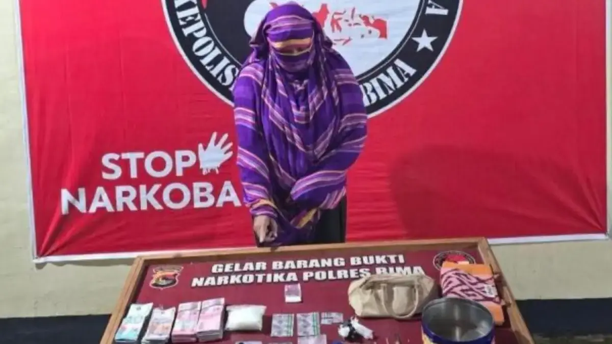 Kepolisian Resor (Polres) Bima, Nusa Tenggara Barat, menangkap seorang perempuan berinisial EES (39) yang meru