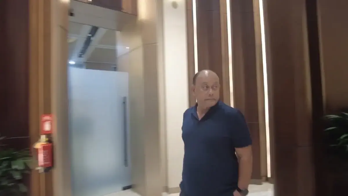 Dadan Hindayana saat dijemput penyidik Kejagung (IST)
