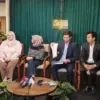 Sejumlah korban dugaan penipuan PT Khazanah Tamma Internasional atau Hanania Group, usai konferensi pers di Te