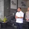 Konferensi pers Polda Metro Jaya terkait pelimpahan tersangka dan barang bukti kasus pencemaran nama baik Roy