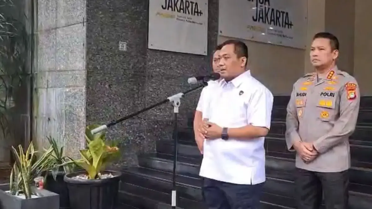 Konferensi pers Polda Metro Jaya terkait pelimpahan tersangka dan barang bukti kasus pencemaran nama baik Roy