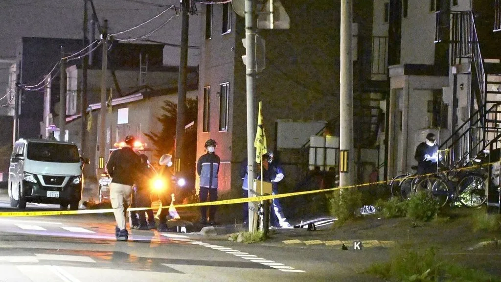 Wanita WNI Tewas Ditikam Pria Asal Indonesia di Jepang, Motif Belum Diketahui Para penyidik Yomiuri Shimbun memeriksa area di sekitar lokasi kejadian di Chitose, Hokkaido, pada Kamis (4/
