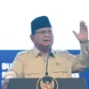 Presiden Prabowo Subianto memberikan arahan kepada ribuan peserta rapat konsolidasi Program Makan Bergizi Grat