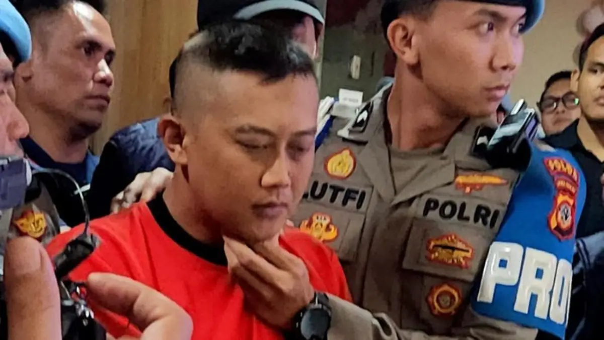 Tampang Taufik Hidayat penganiaya YTR saat berbaju tahanan (IST)