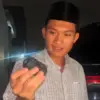 Eks Ketua BEM Universitas Gadjah Mada, Tiyo Ardianto menemukan sebuah alat pelacak yang bernama PBX Finder. (F