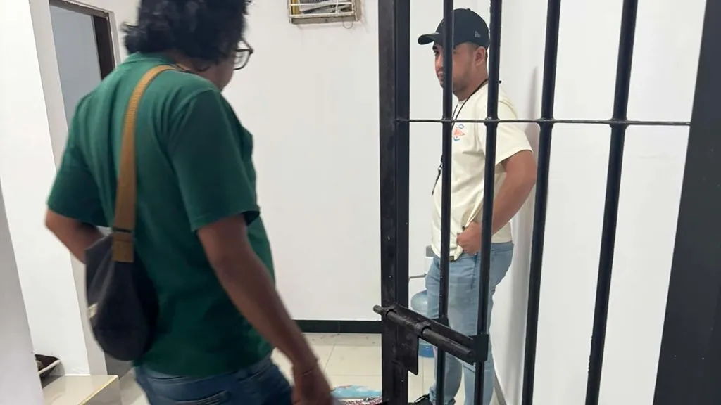 Mengungkap Misteri Kasus Kematian WN Australia di Detensi Imigrasi Bali Proses olah tempat kejadian perkara meninggalnya WN Australia di Ruang Detensi Kantor Imigrasi Ngurah Rai, Sab