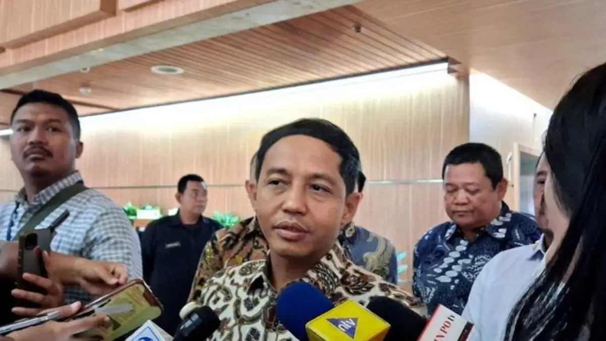Menhut Raja Juli Antoni dalam konferensi pers terkait klarifikasi isu keterlibatan dirinya dalam OTT KPK Bupat