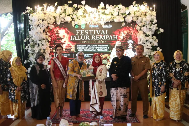 Wakil Wali Kota Cirebon membuka Festival Jalur Rempah Episode 3 Tahun 2026 yang digelar di Keraton Kacirebonan