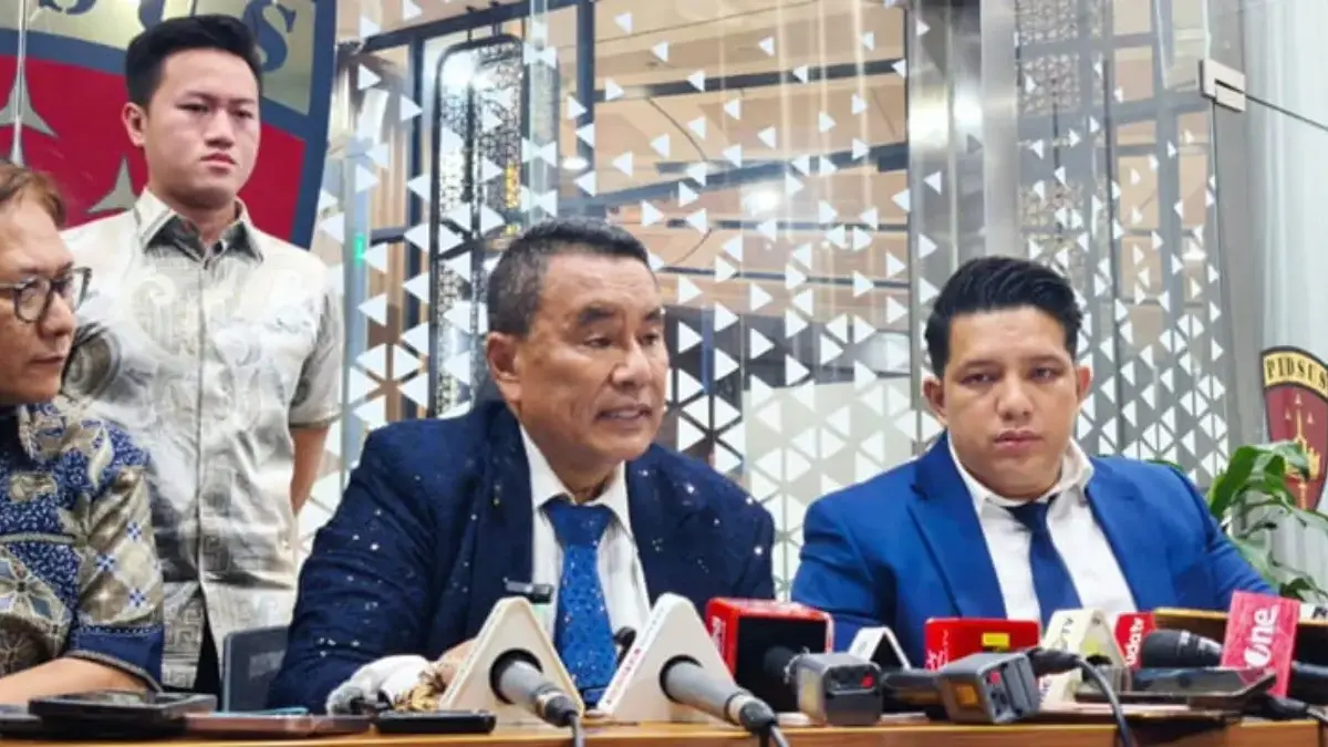 Ucapan Hotman Paris Tuai Kecaman, Wartawan Minta Permintaan Maaf Kuasa hukum Febrie Adriansyah, Hotman Paris di Kejaksaan Agung (Kejagung), Jakarta Selatan pada Jumat, 17 Juli