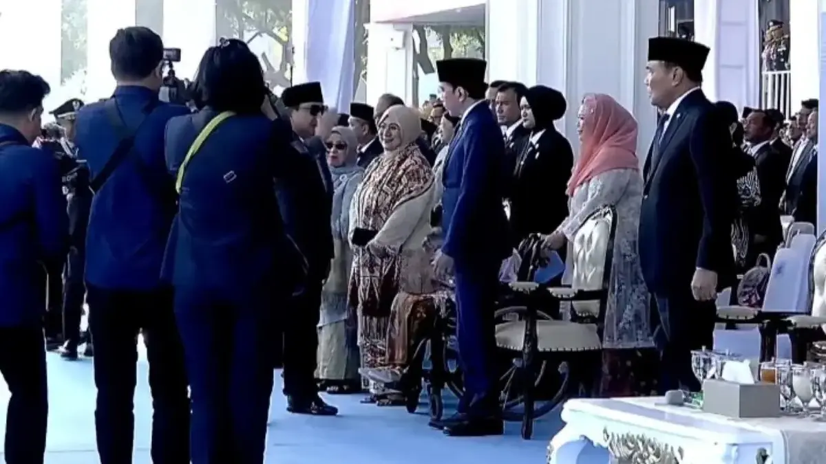 Prabowo Salam Hormat ke Jokowi Sita Perhatian Publik Presiden Prabowo Subianto memberi salam hormat kepada mantan Presiden Joko Widodo (Foto: Youtube Sekretariat P