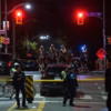 Polisi masih berjaga hingga larut malam waktu setempat di area festival di Toronto. (Foto: Laura Proctor/Ritza