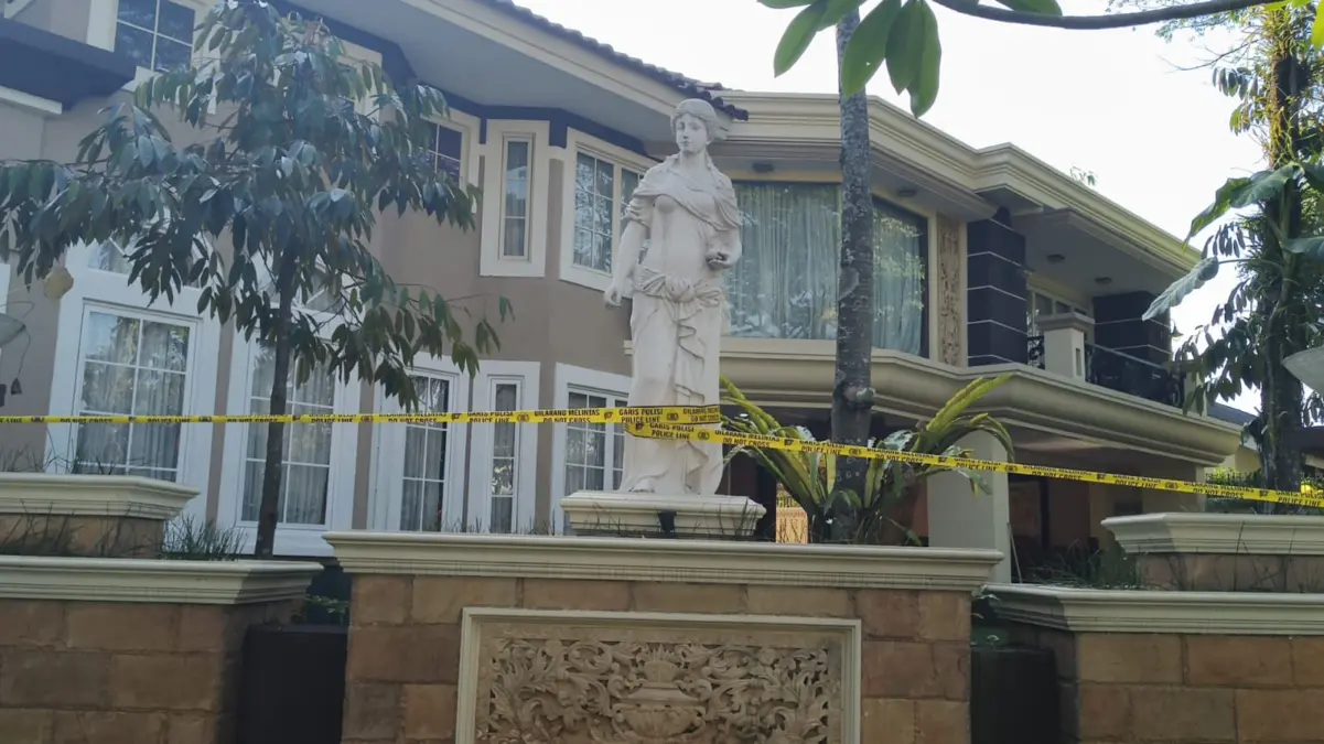 Kondisi rumah mewah di Sentul Bogor usai digeledah polisi.