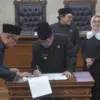 Bupati Cirebon Imron Rosyadi