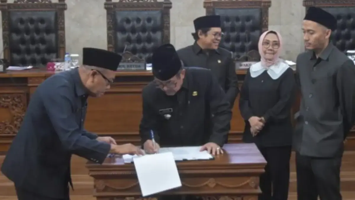 Bupati Cirebon Imron Rosyadi